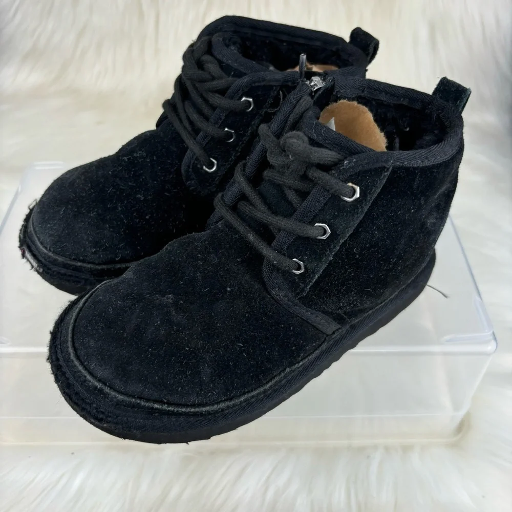UGG NEUMELL CHUNKY ANKLE KIDS BOOTIES SIZE 12